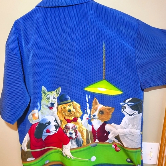 Fun shirt. "Dogs playing pool" - Picture 2 of 4